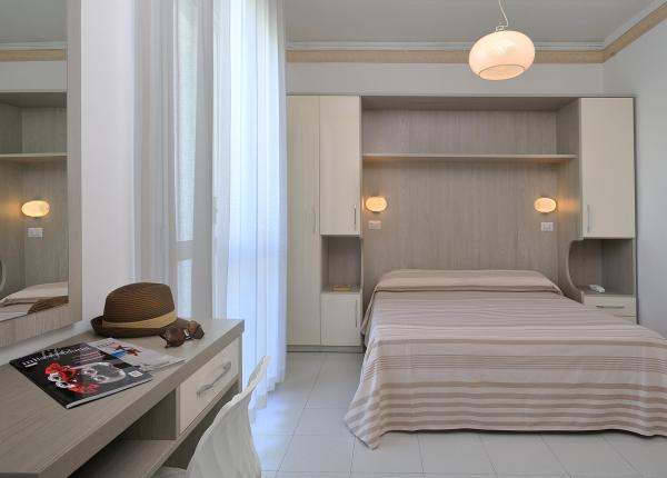 hsuisse it offerta-mare-a-milano-marittima-in-hotel-3-stelle-per-settembre-e-ottobre-con-super-sconti 013